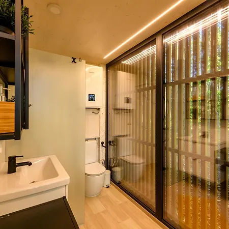Estberg Lakeside Holiday Home